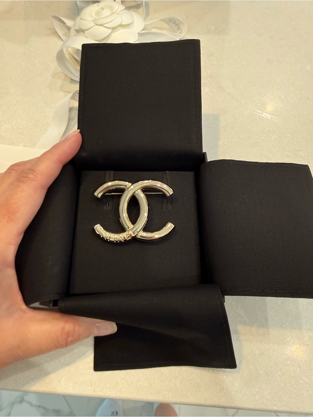 Gold Interlocking Chanel CC Brooch - Designer Style Women Jewelry